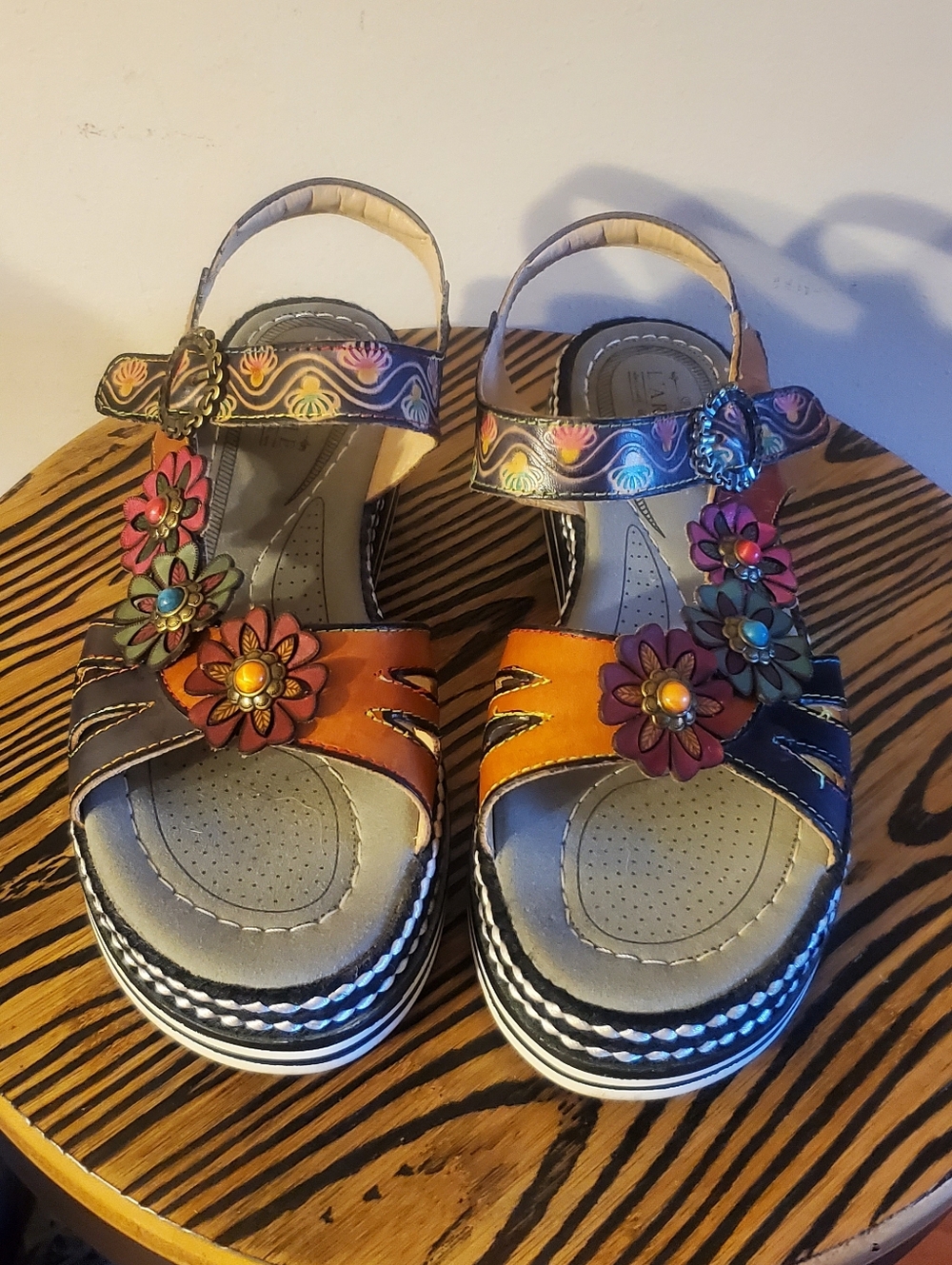 L'ARTISTE SPRING STEP WEDGE SANDALS